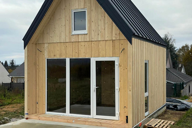 Praktyczny-drewniany-domek-Retno-V1_A1-na-dzialke.jpg Praktyczny-drewniany-domek-Retno-V1_A1-na-dzialke.jpg